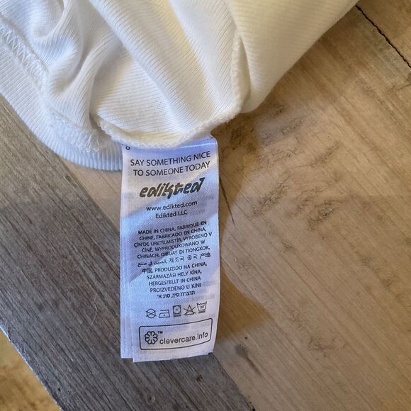 Edikted Crop Shirt White Short Sleeve Heart Design, Size XS - Picture 6 of 8